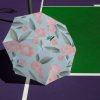 موکاپ چتر باز شده در زمین بازی