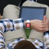 موکاپ اسمارت اپل واچ(ساعت هوشمند)در دست مدل زنده
